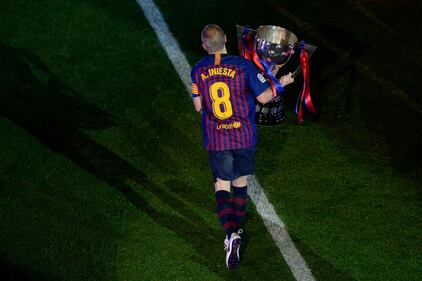 Il commovente addio di Iniesta al Barcellona 2