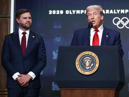 "Messaggio a Vance in caso di morte”. Cosa c'è dietro alla lettera segreta di Trump