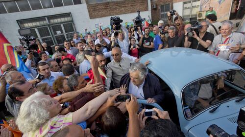 Elezioni in Uruguay, Mujica a votare in Maggiolino 2