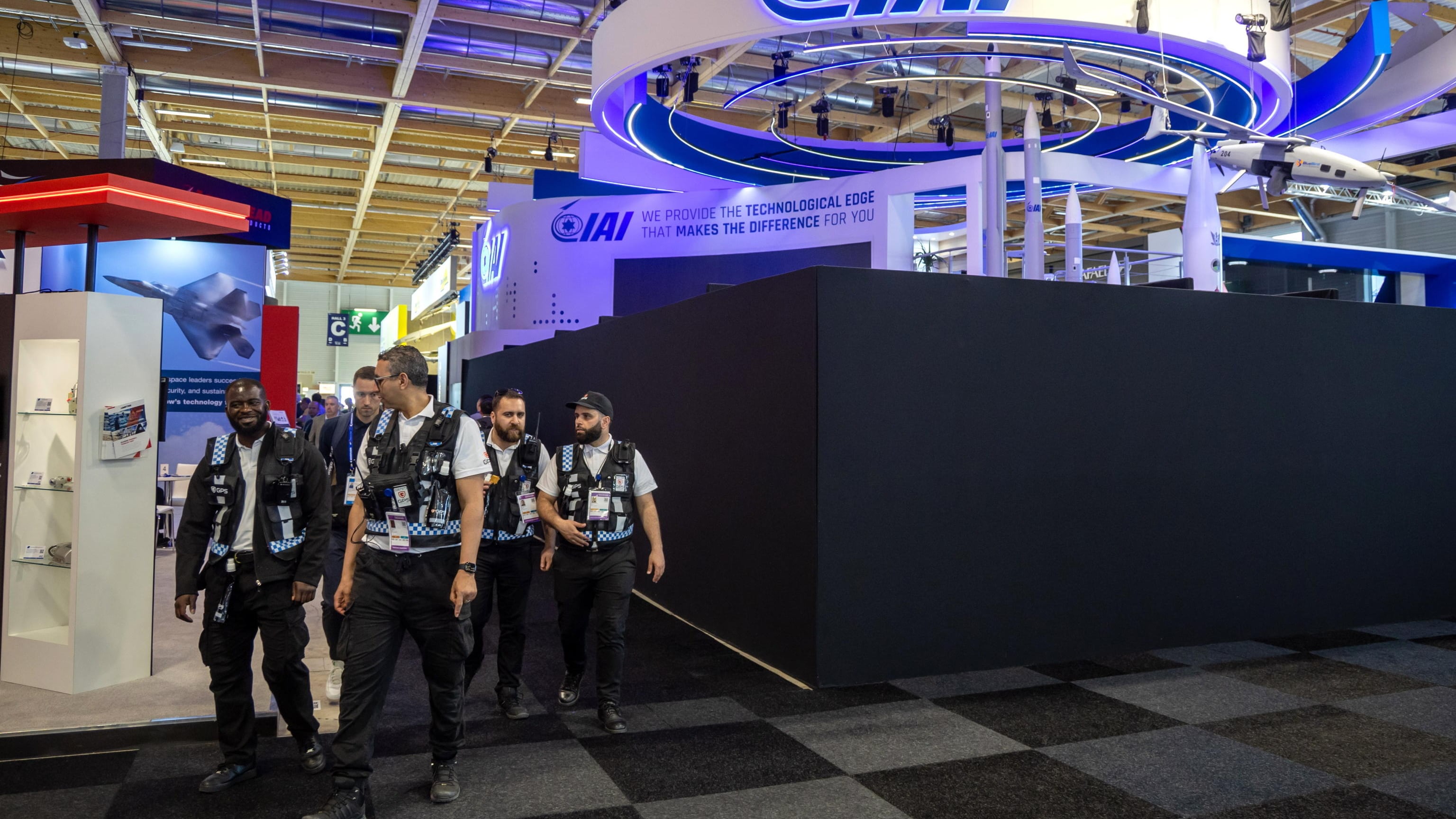 Stand israeliani oscurati al Salone aeronautico di Parigi. Ira di Tel Aviv: “Scandaloso”