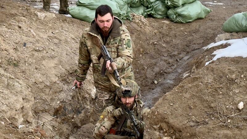 Due veterani feriti addestrano le recliute della 3 brigata d'assalto