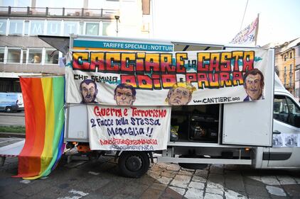 "Salvini ghigliottina", la violenza degli studenti contro la Lega 6