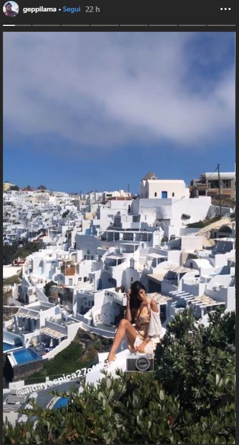 Aida Yespica, vacanze hot a Santorini 6