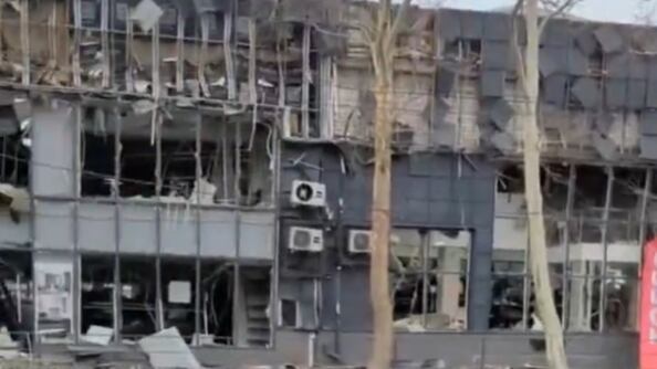 L'allarme di Zelensy: "100mila persone al gelo per un raid russo"