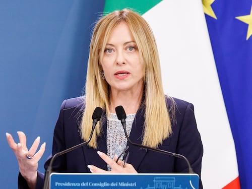 Meloni contro l’invasione: l’Ue la segue con 21 Paesi