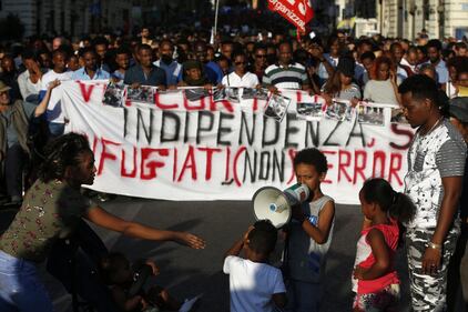 Roma, dopo lo sgombero i rifugiati di nuovo in piazza 14