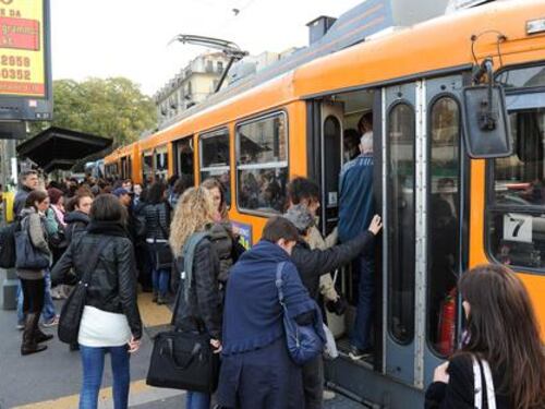 Genova, albanesi assaltano bus: "Accelera o ti sgozziamo"