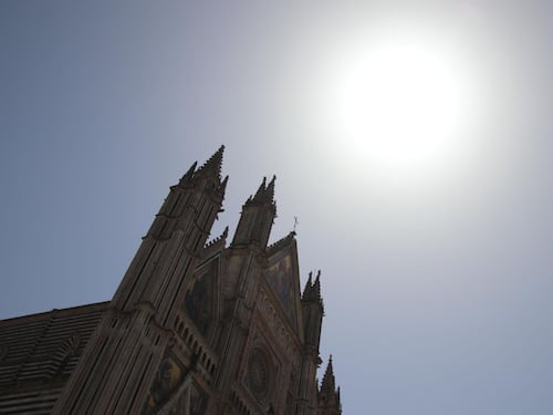 L'ultima clava della sinistra che accusa i "negazionisti"