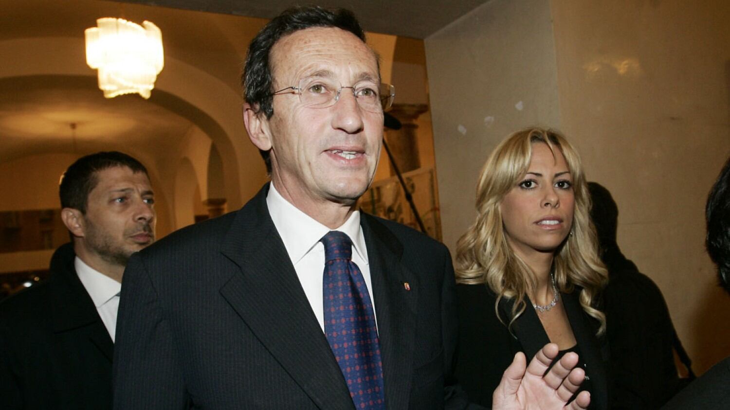 Rispuntano i finiani per attaccare i sovranisti