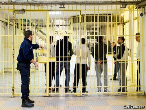 Centinaia di estremisti islamici presto liberi in Europa