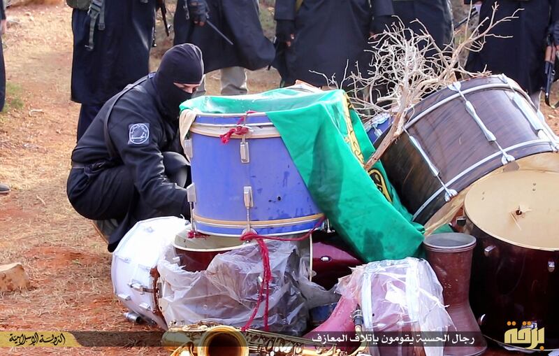 Siria, il rogo degli strumenti musicali 2