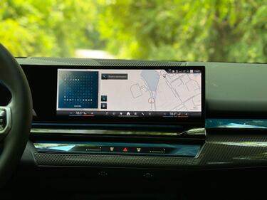 BMW i5 Touring eDrive40: guarda la gallery della Station Wagon elettrica da 340 CV 2