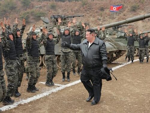 Guardie di frontiera e ragazzini armati: ecco le 60 formazioni militari di Kim
