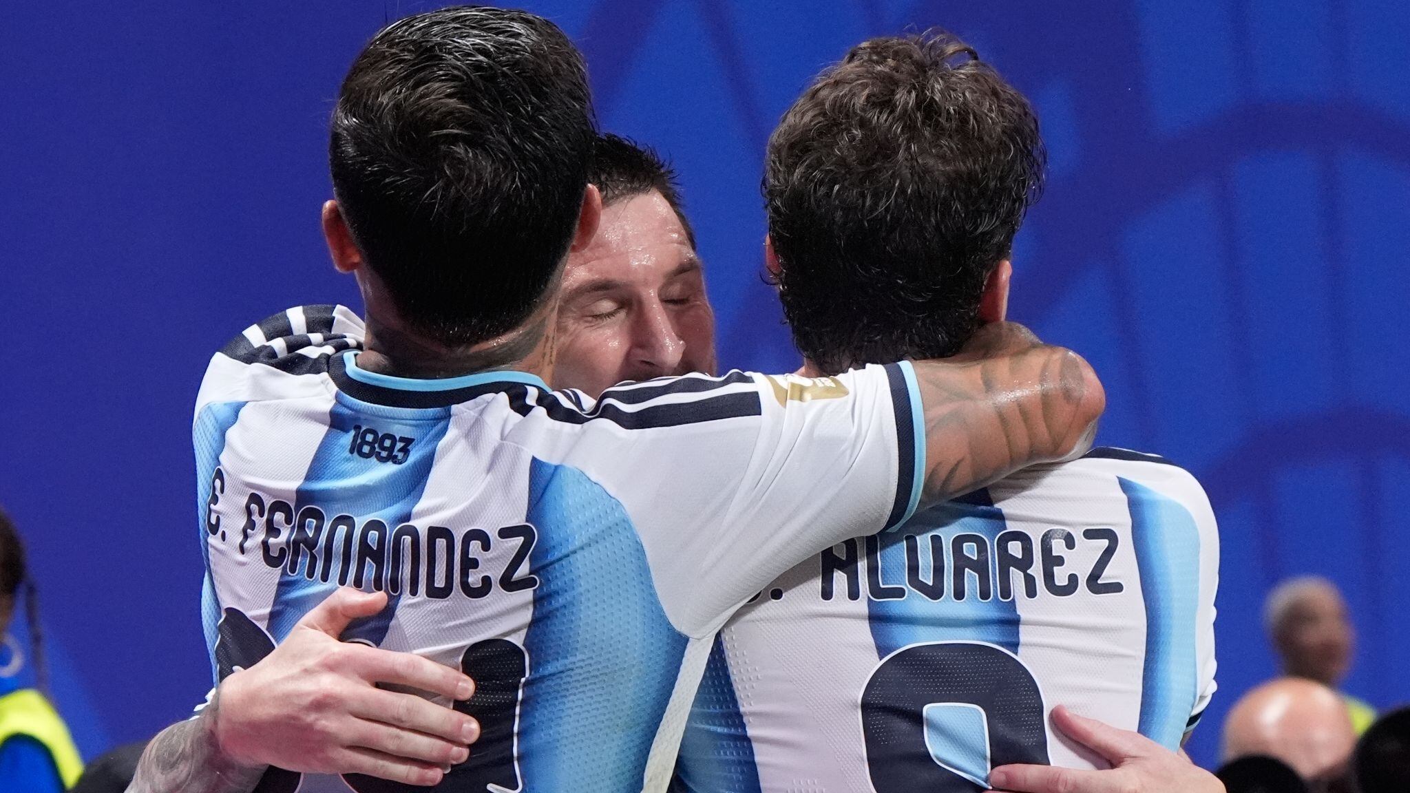 Messi e Lautaro eroici, l’Argentina rimonta due gol all’Egitto di Salah e vince 3-2