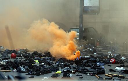 I black bloc si cambiano d'abito e fuggono 3
