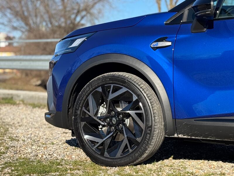 Renault Captur 1.8 E-Tech: guarda tutte le foto 5