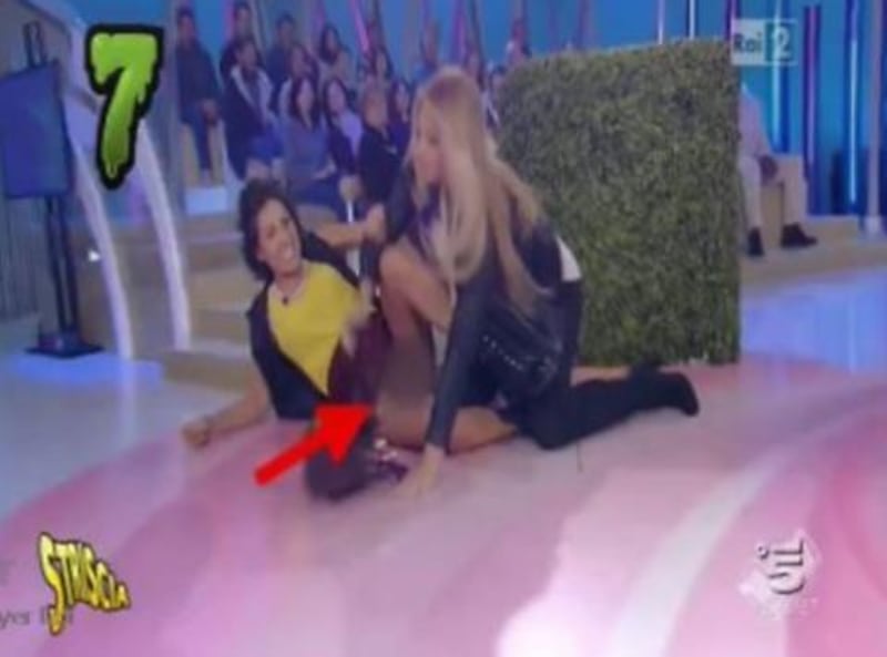 Balivo senza mutandine in diretta tv? 3