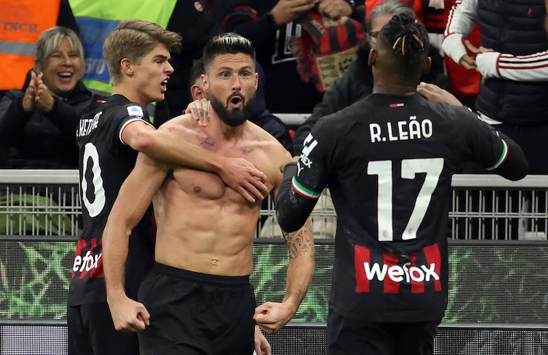 Il Giroud "descamisado". Un teenager nascosto nel campione di 36 anni