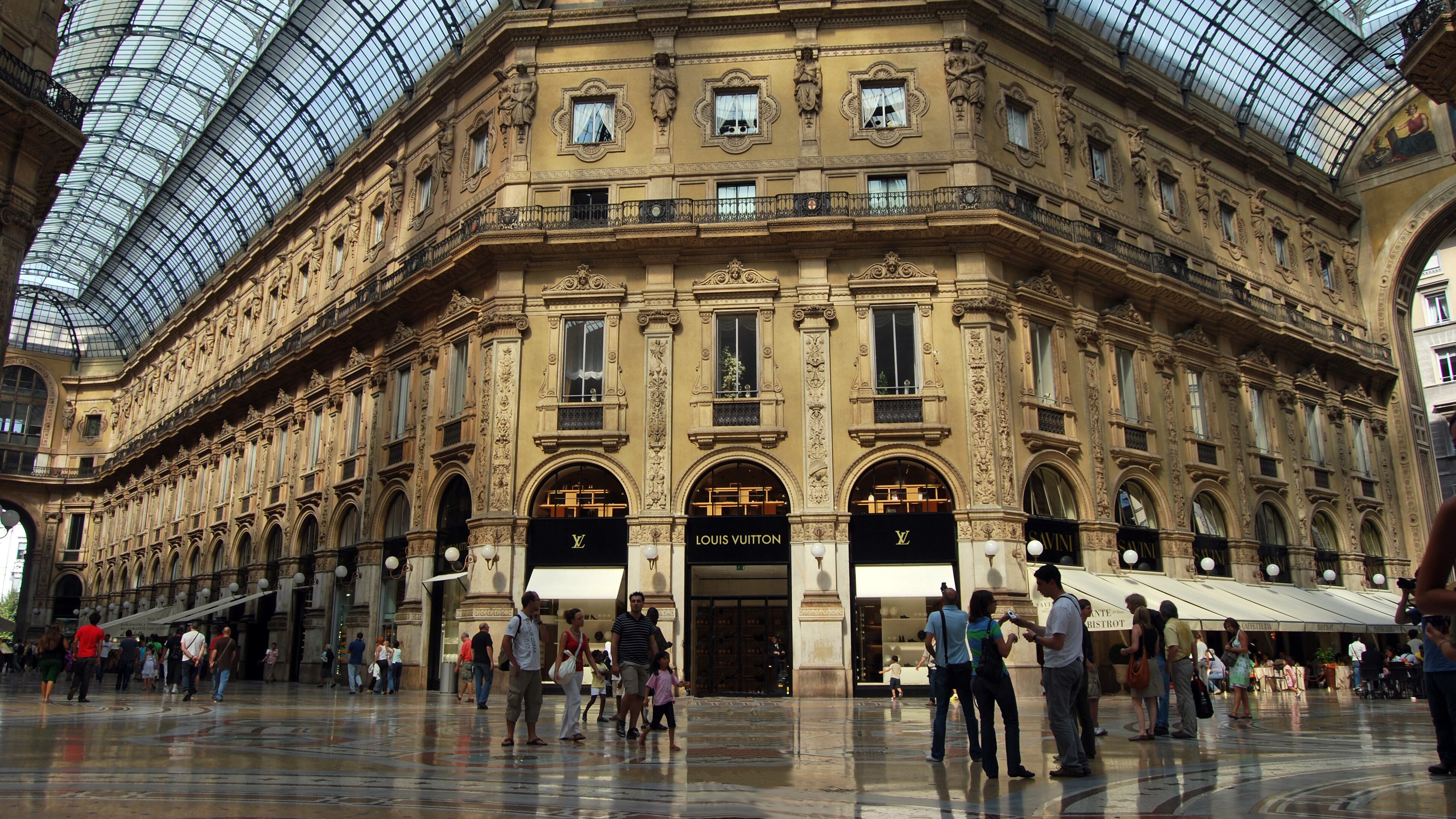 Prada schiera Marchesi nel ristorante in Galleria