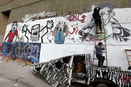 Egitto, graffiti contro Morsi 2