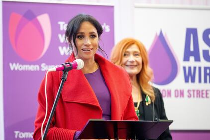 Meghan Markle in rosso per un poeta: foto 2