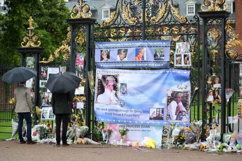 William e Harry al memoriale di Lady D 12