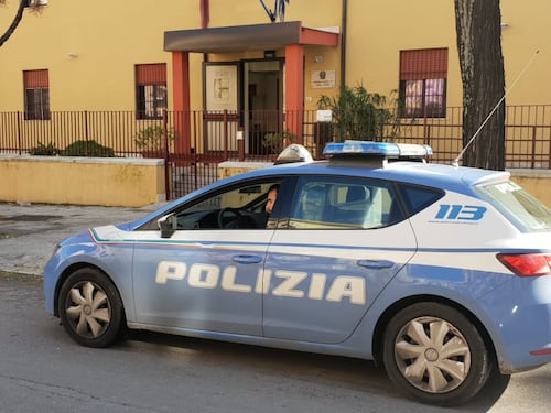 Minorenne violentata nel parcheggio della discoteca, poi la rivelazione: subiva abusi anche dal patrigno