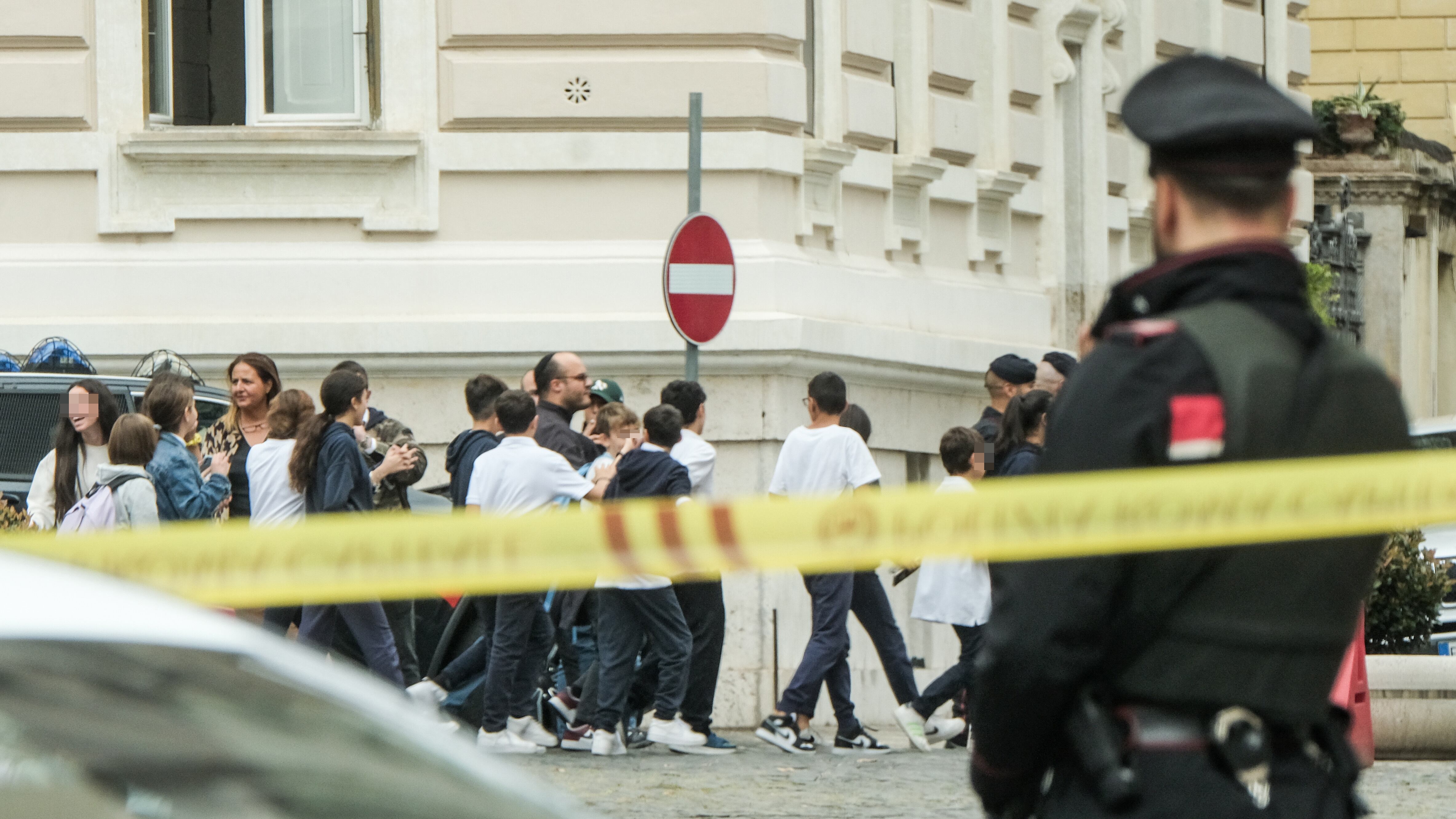 Paura attentati, blindata la cerimonia nella sinagoga di Roma. Presente Meloni