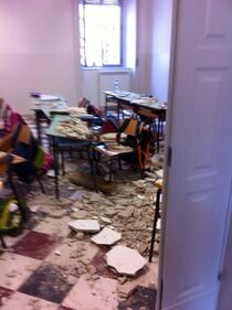 Ostuni, crolla soffitto a scuola 1