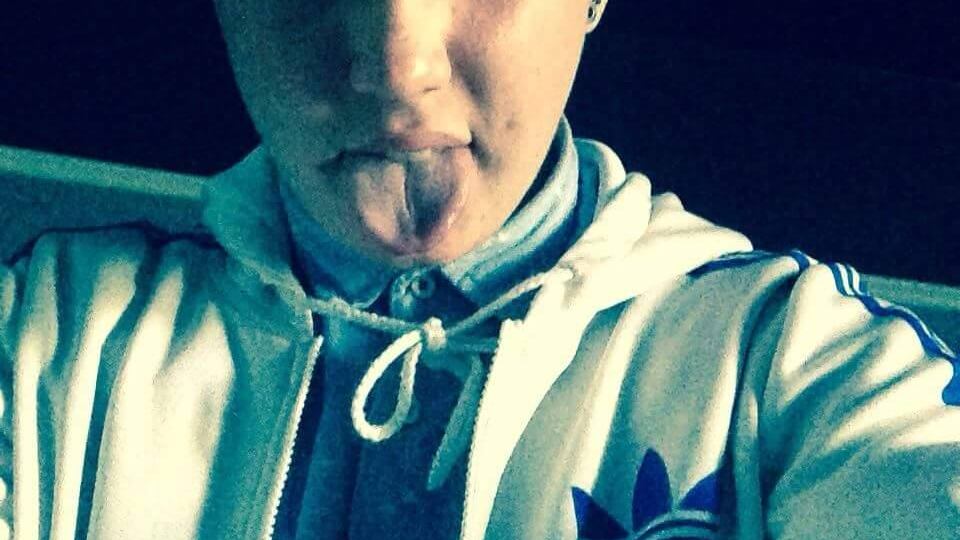 Non trova la droga in casa, così uccide il figlio strizzandogli i testicoli