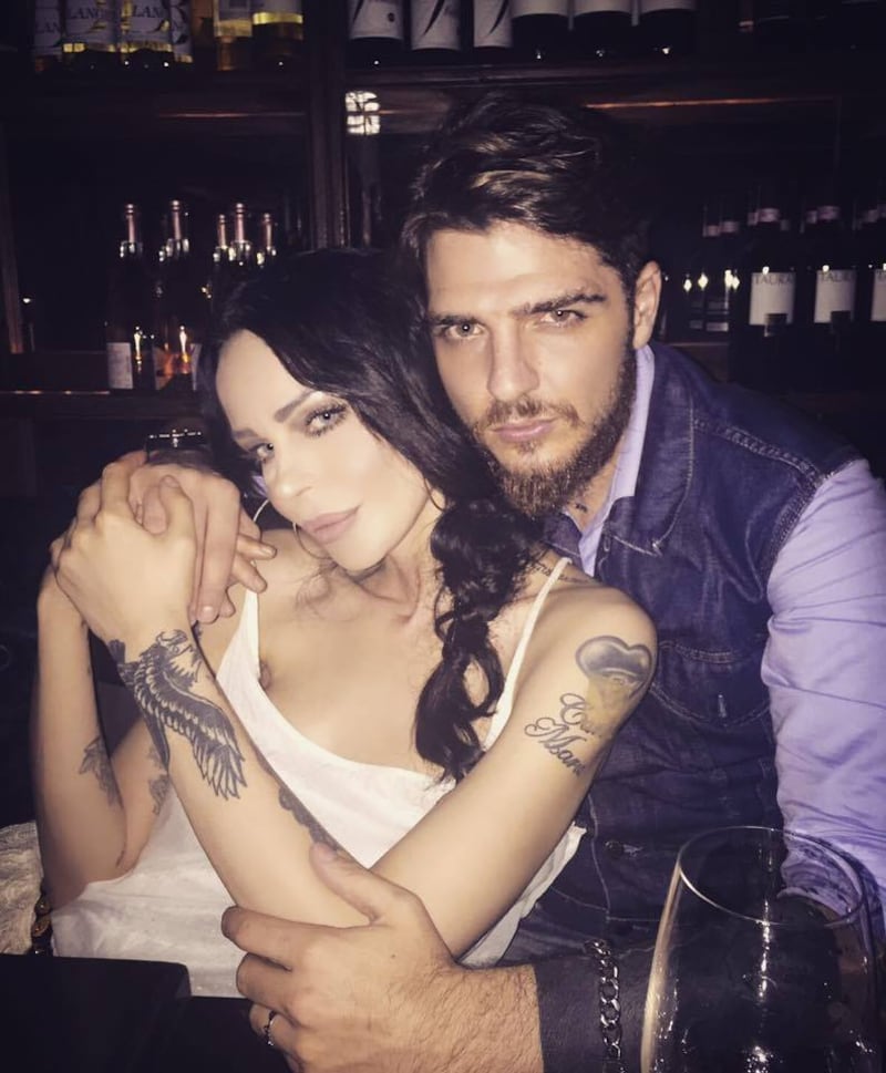Nina Moric, battute e foto sexy su Facebook 27