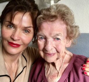 Helena Christensen: lato b perfetto a 48 anni 20