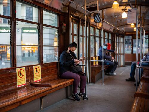 No Green pass: è allarme per mezzi pubblici e rifiuti