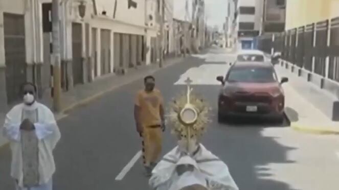 "Leone XIV come Papa Francesco". Il video della preghiera durante il Covid