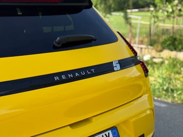 Renault 5 E-Tech: guarda la gallery della nuova elettrica dal design iconico 9