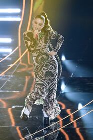 Sanremo 2024: ecco il look della prima serata del Festival di Angelica Mango 6