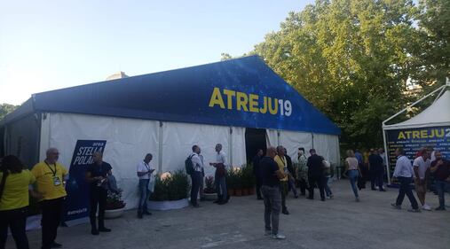 Ad Atreju va in scena lo sfottò a Conte e al M5S 1