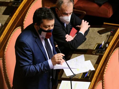Draghi smina Salvini (ma sta con Speranza): ad aprile niente giallo