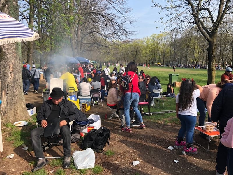 Gli abusivi al Parco Lambro ora fanno servizio al tavolo 2