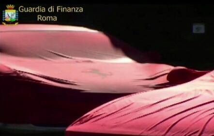 Casamonica, una vita da nababbi tra ferrari e ville con piscina 12