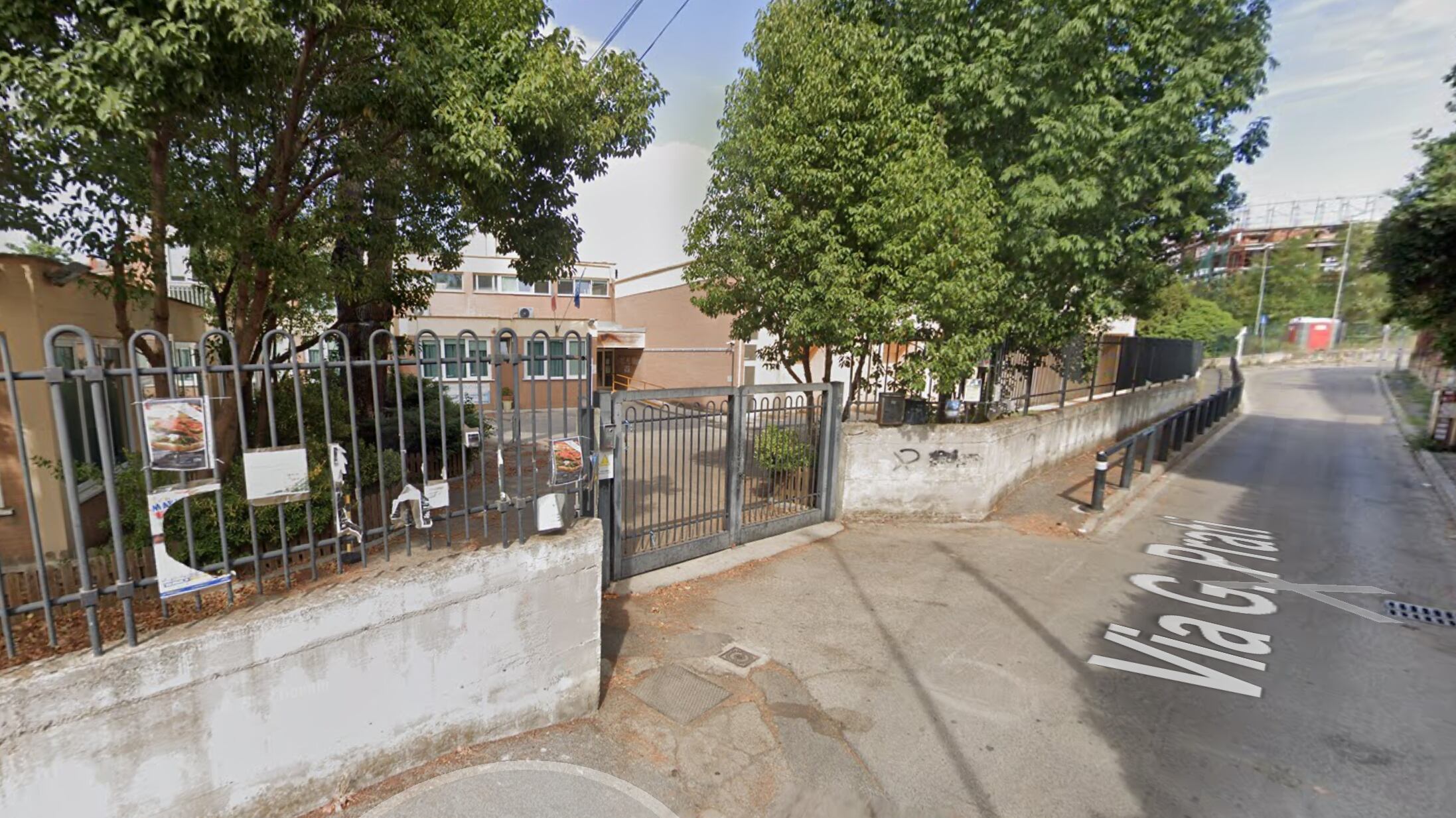 "Hai fatto la spia". Ragazzina accoltella il compagno di classe davanti a scuola