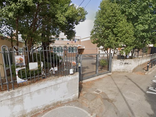 "Hai fatto la spia". Ragazzina accoltella il compagno di classe davanti a scuola