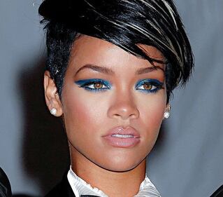 Rihanna e Instagram, tra moda, immagini sexy e vita privata 13