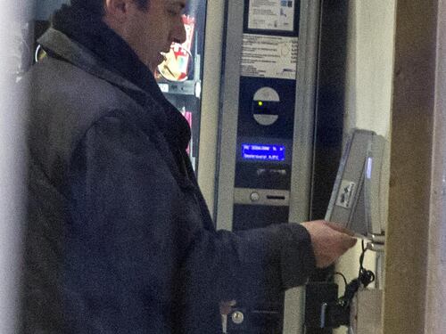 Spiò il Papa ma fu perdonato. Ora denuncia: mi mobbizzano