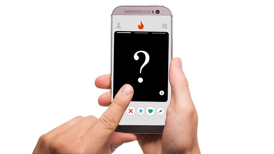 Inter-Rapid, Schobesberger si propone su Tinder: "Sono a Milano due notti..."