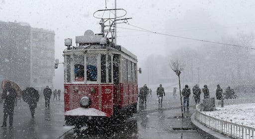 La neve imbianca Istanbul 1