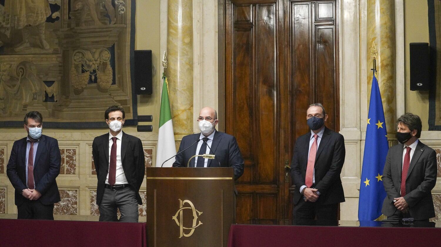 M5s pronto al baratto con Iv per evitare di spaccarsi in tre