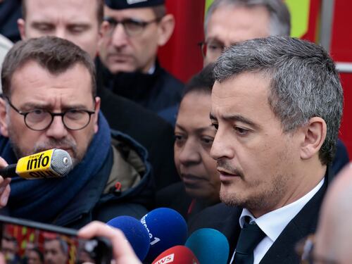 E in città scoppia la rivolta nella minoranza. Guerriglia contro la polizia: "Non ci proteggete"