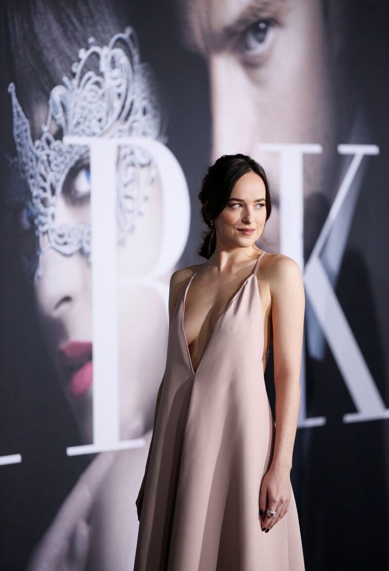 Dakota Johnson hot, sexy per "50 Sfumature di Nero" 34