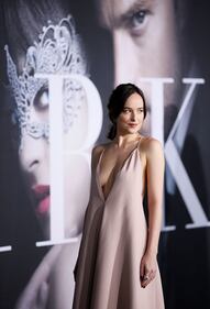 Dakota Johnson hot, sexy per "50 Sfumature di Nero" 34